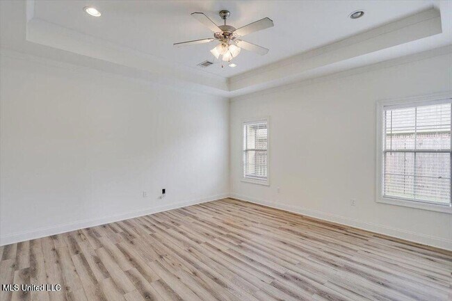 Building Photo - 409 Sand Stone Pl