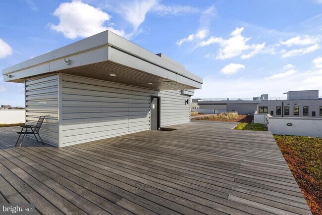 Building Photo - 525 N 41st St