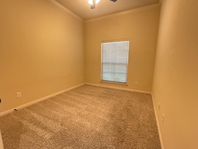 Building Photo - 9804 Houston Dr