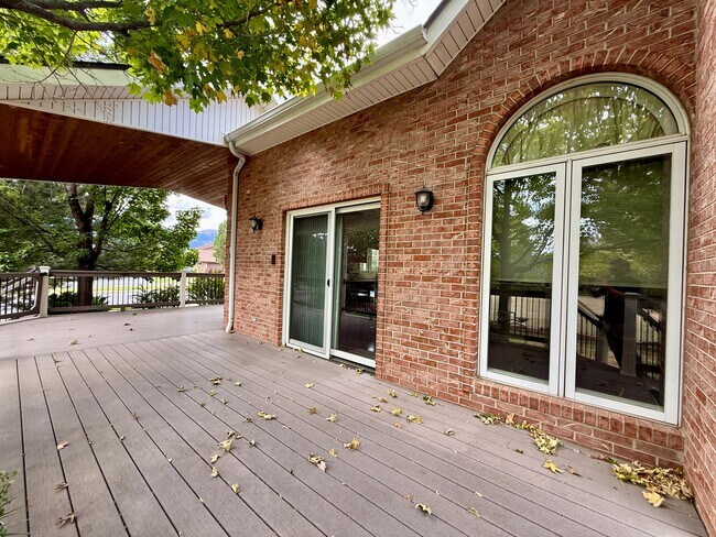 Building Photo - 3805 Brushland Ct