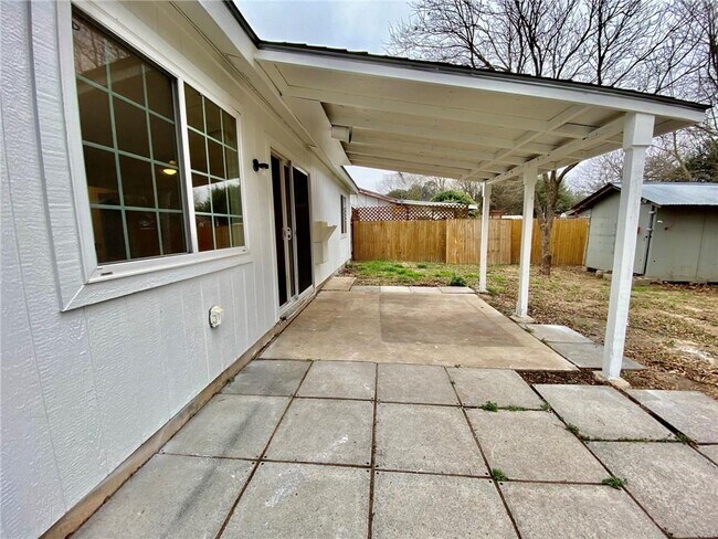 Building Photo - 2311 Dovehill Dr