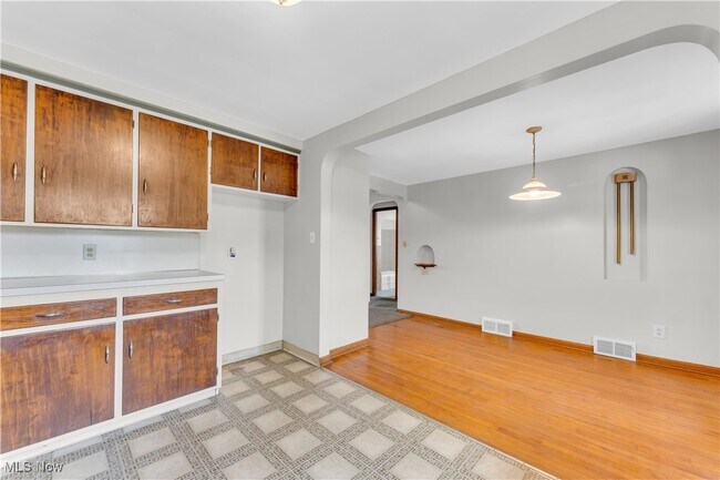 Building Photo - 3819 W 137th St