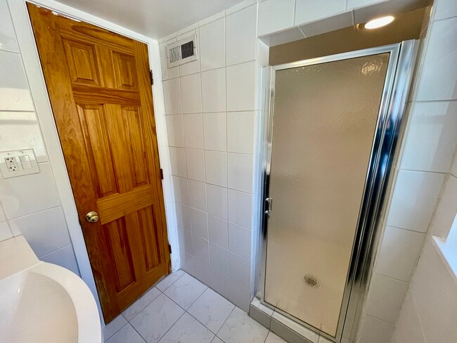 Building Photo - 3942 W Fitch Ave