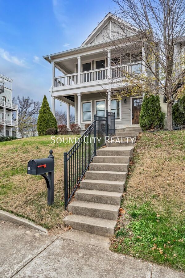 Building Photo - 1801 Sevier St