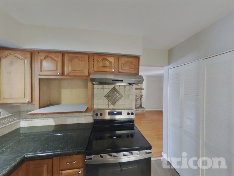 Building Photo - 1235 Casa Solana Dr