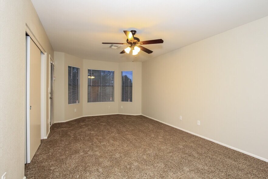 Building Photo - 2319 E Taro Ln