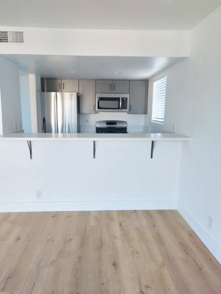 Building Photo - 2455 Corinth Ave