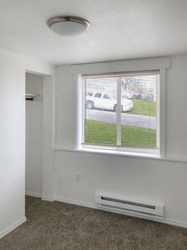 Building Photo - Nicely Updated 3/1 Tacoma Duplex