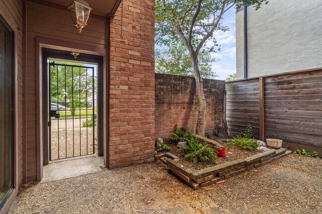 Building Photo - 6215 Westcott St