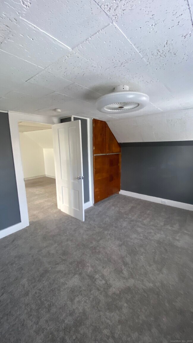 Building Photo - 26 Pine St