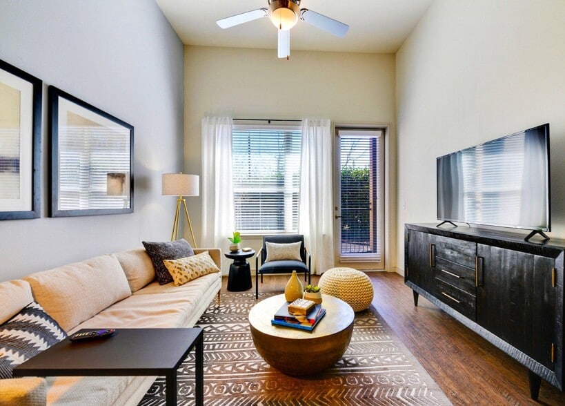 South Side Flats 1210 Botham Jean Blvd Dallas TX 75215 Apartment Finder