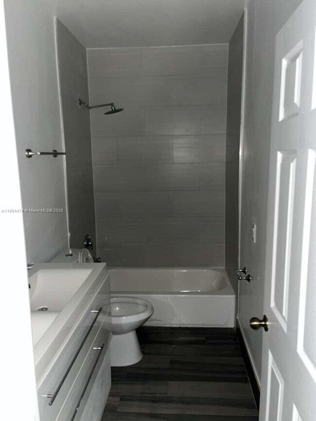 Building Photo - 5067 SE Mariner Garden Cir