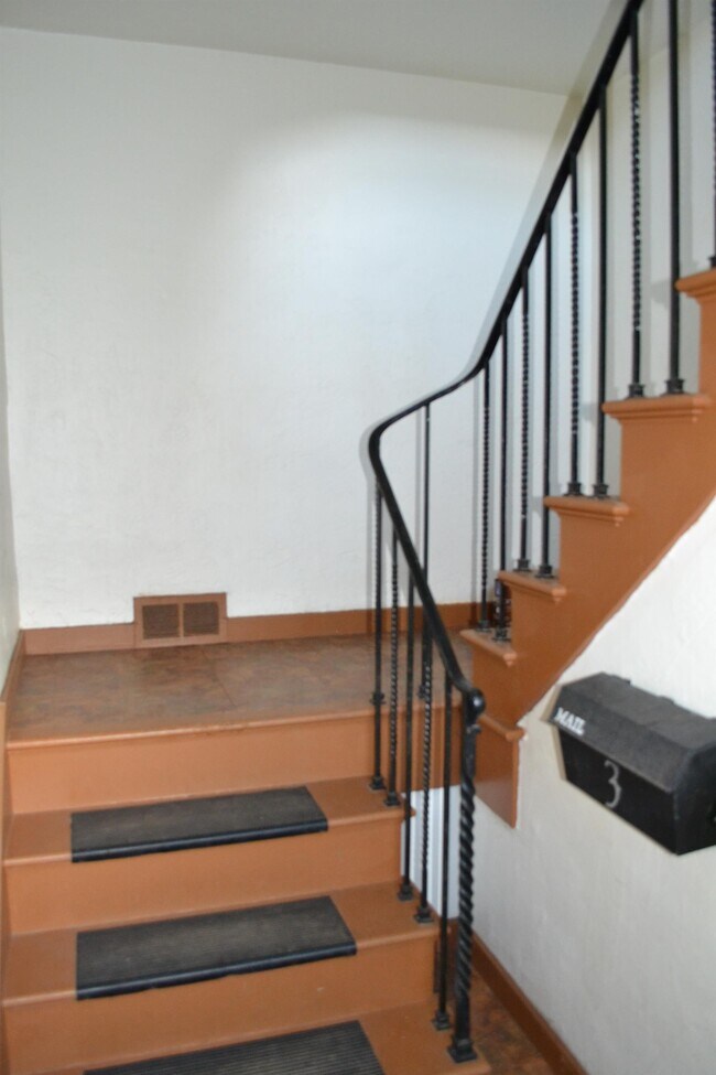 Building Photo - 1037 Keene St