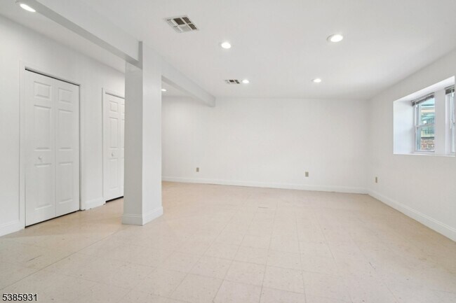 Building Photo - 109 S Orange Ave