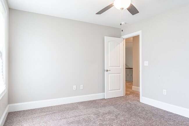 Building Photo - 315 Mashie Ct