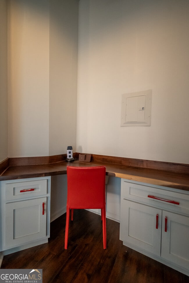 Building Photo - 269 N Hull St