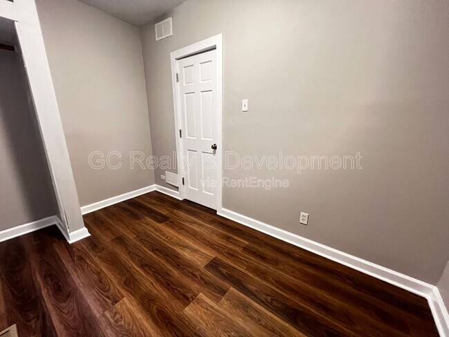 Building Photo - 1439 N Artesian Ave