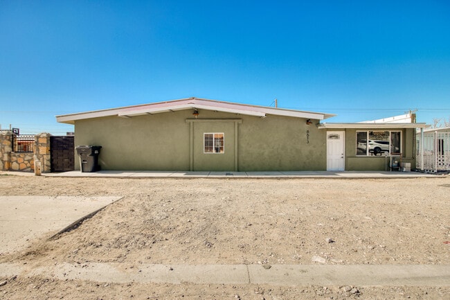 Building Photo - 8613 Kingsway Dr