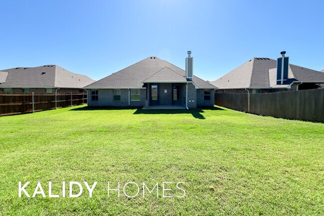 Building Photo - 805 Red River Dr