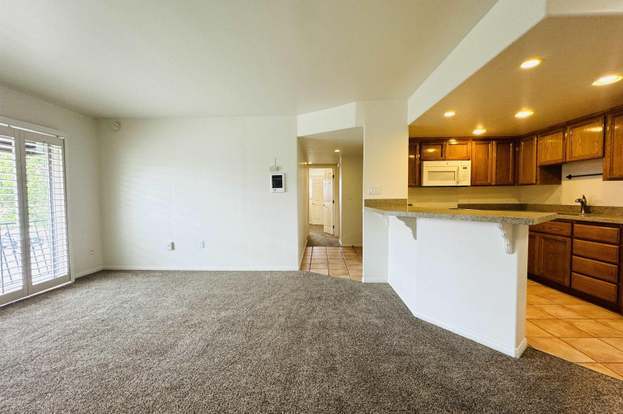 Building Photo - 360 Rosecrans St