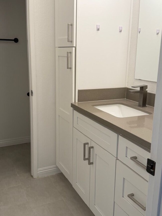 Building Photo - For Lease – Charming Condo in Glendale Hills