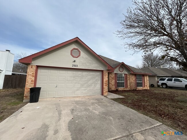 Primary Photo - 2503 Armadillo Dr