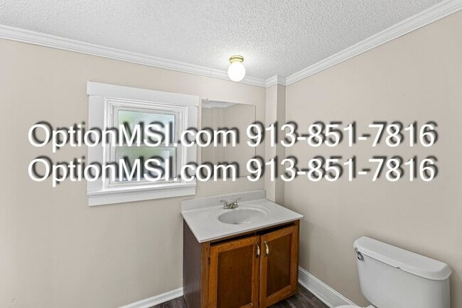 Building Photo - Move-in Ready!