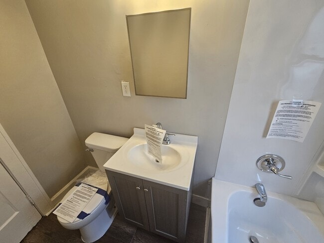 Building Photo - 931 Helmsdale Rd