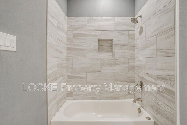 Building Photo - 1117 E Cantey St