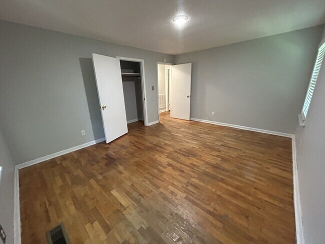 Building Photo - 3 Bedroom, 2 Bath Home!