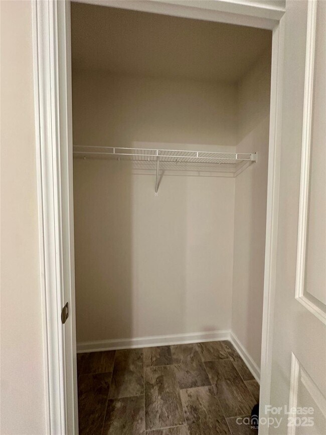 Building Photo - 1605 Blue Velvet Ln