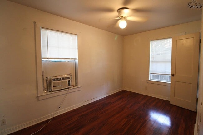 Building Photo - 1640 Hawes Ave