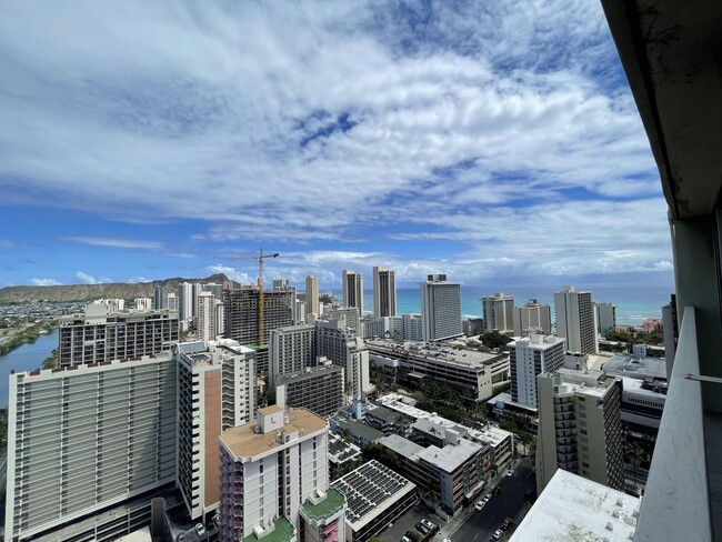 Building Photo - Fully Furnished Studio with Great Views in...