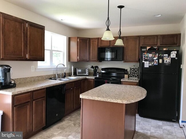 Building Photo - 2340 Silver Fox Way