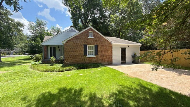 Building Photo - 907 Echles St