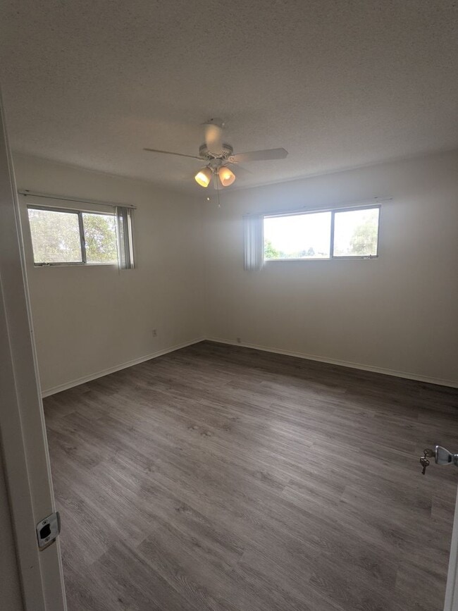 Building Photo - Updated 5 bedroom 3 bathroom house w/ HUGE YARD