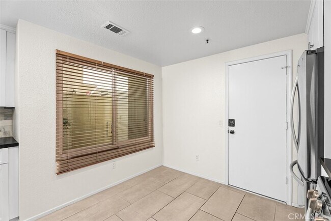 Building Photo - 5847 E Rocking Horse Way