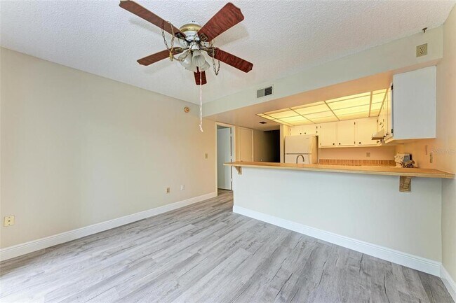 Building Photo - 425 30th Ave W