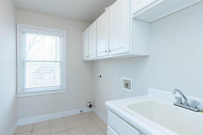 Building Photo - 232 Beech Tree Hollow NW