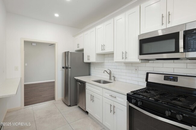 Building Photo - 603 2nd Ave