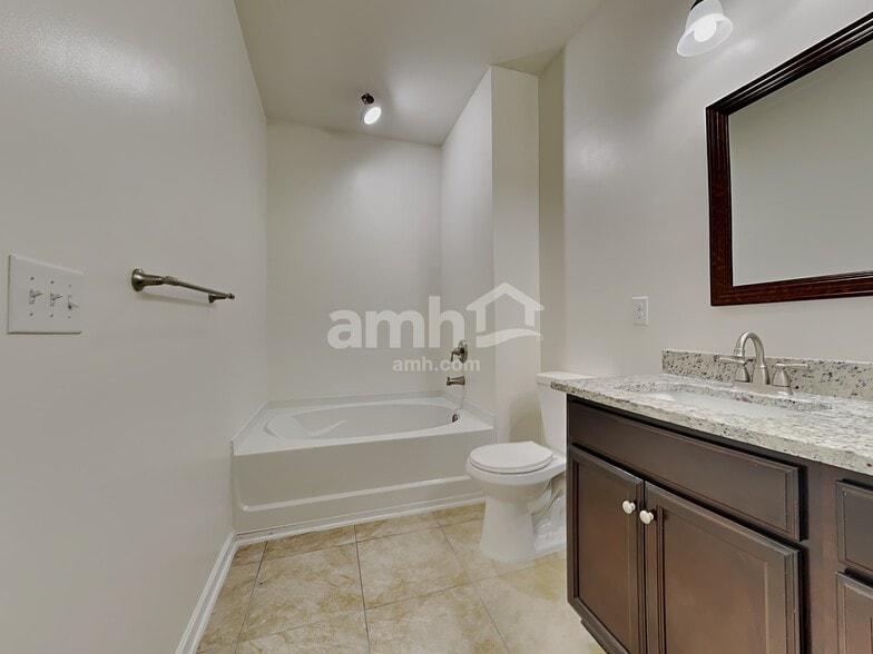 Building Photo - 553 Friar Park Ln