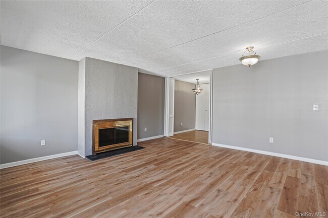Building Photo - 200 High Point Dr