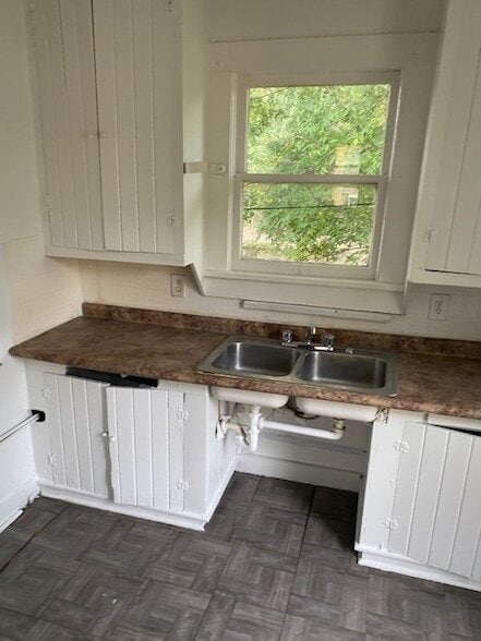 Building Photo - 256 E 75th St