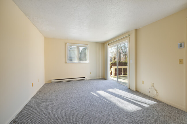 Bed 2 w/sliding glass doors to deck - 335 S Pier Rd