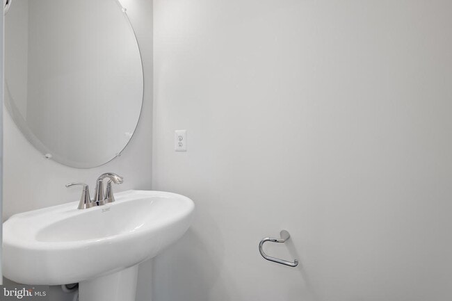 Building Photo - 210 Sundrop Ln