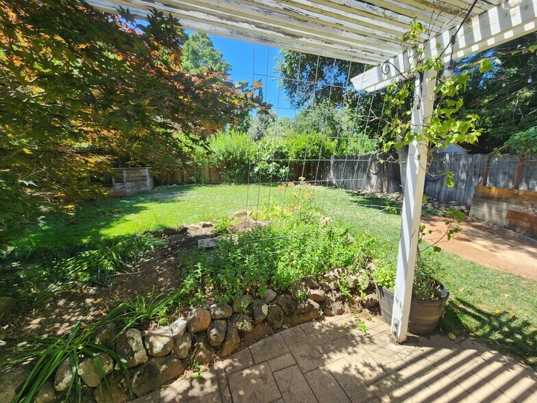 Building Photo - 4118 Cobblestone Dr