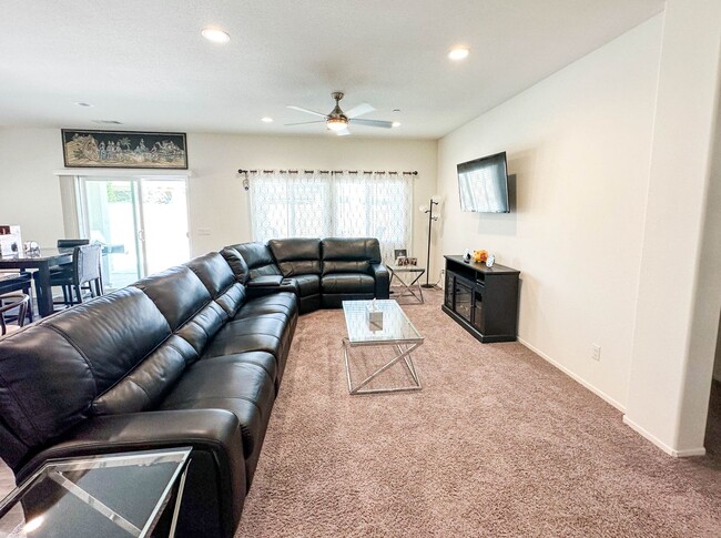 Building Photo - COMING SOON! * RARE OPPORTUNITY * SENIOR (55+) ROOM FOR RENT IN PRISTINE GATED COMMUNITY IN MENIFEE!