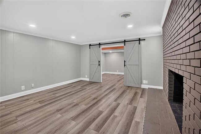 Building Photo - 2982 Northbrook Dr