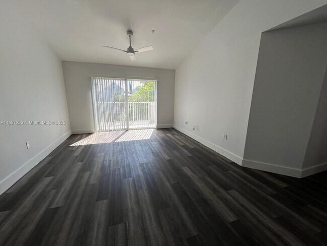 Building Photo - 655 SW 111th Way