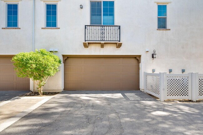 Building Photo - 262 Paseo Gregario